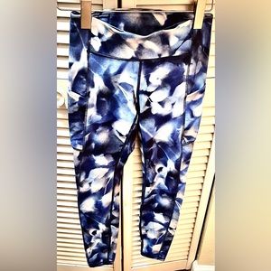Lululemon Blue Floral Workout Pants, Size (4) Like New Condition, No Flaws